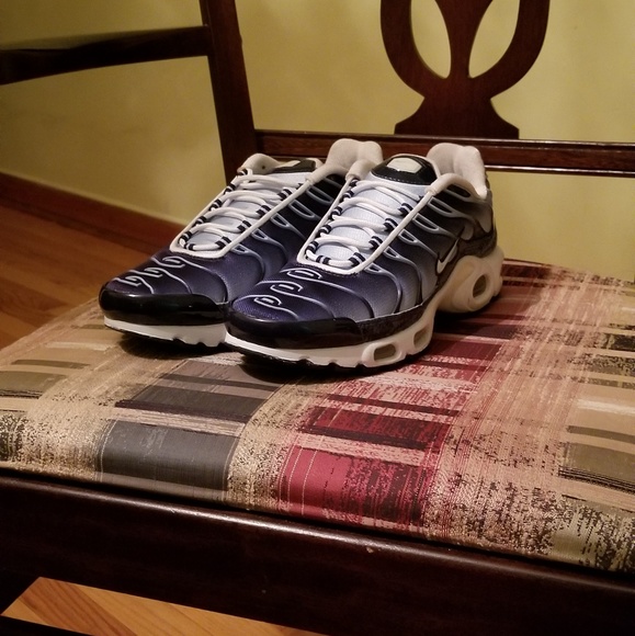 SOLD....Nike Air Max ladies size 8 - Picture 1 of 7